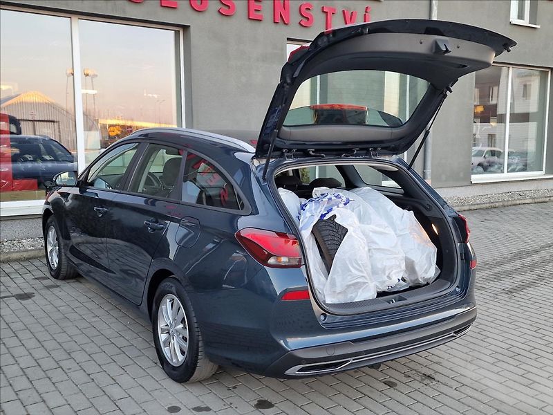 Hyundai i30 1.6CRDi Comfort,ČR,1.Majitel - fotka 39 z 50