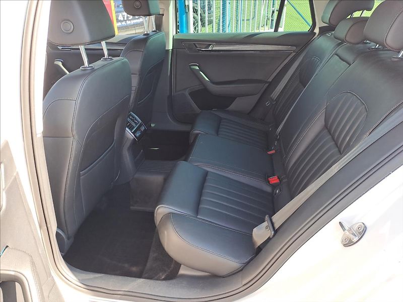 Škoda Superb 2,0 TDI DSG 4x4 - fotka 6 z 22