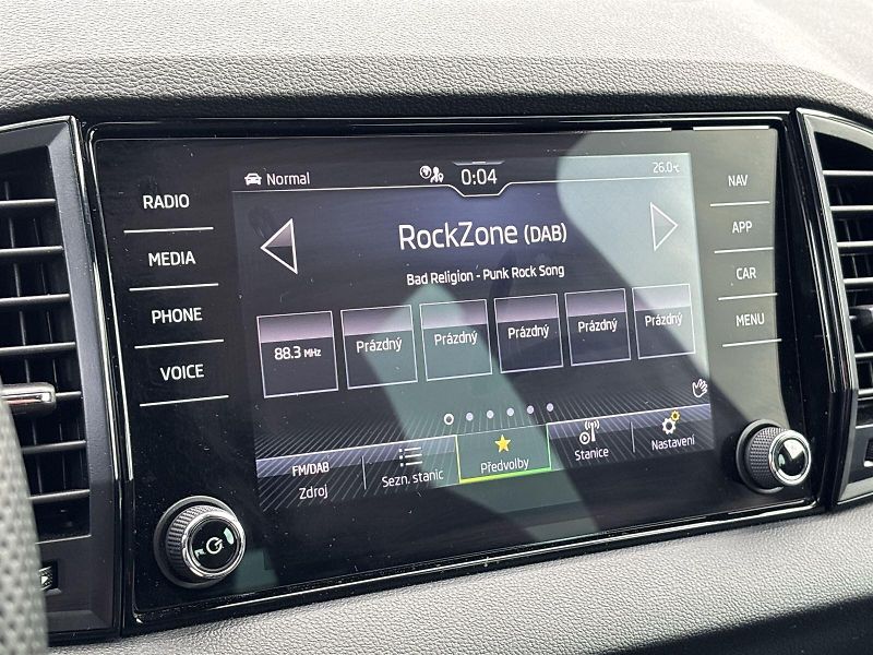 Škoda Karoq (2023) 1.5 TSI Sportline - fotka 13 z 31