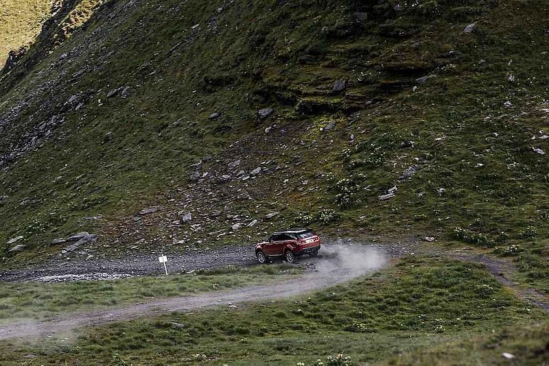 Range Rover Sport pokořil vyhlášenou sjezdovku ve švýcarském Mürrenu.