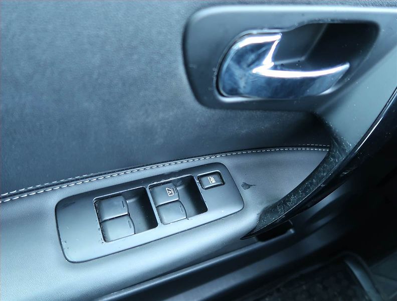 Nissan Qashqai (2013) 1.6, Tempomat, Park. senzory - fotka 15 z 15