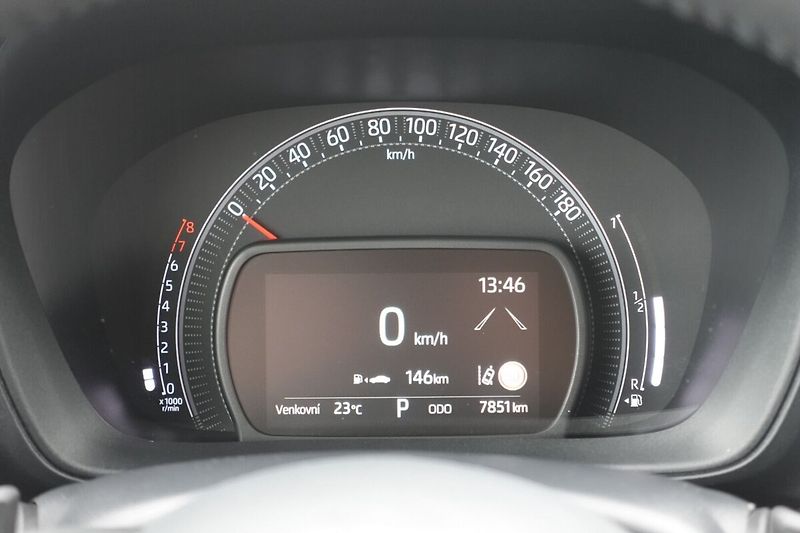 Toyota Aygo 1.0L - 1 CVT Executive - fotka 24 z 30