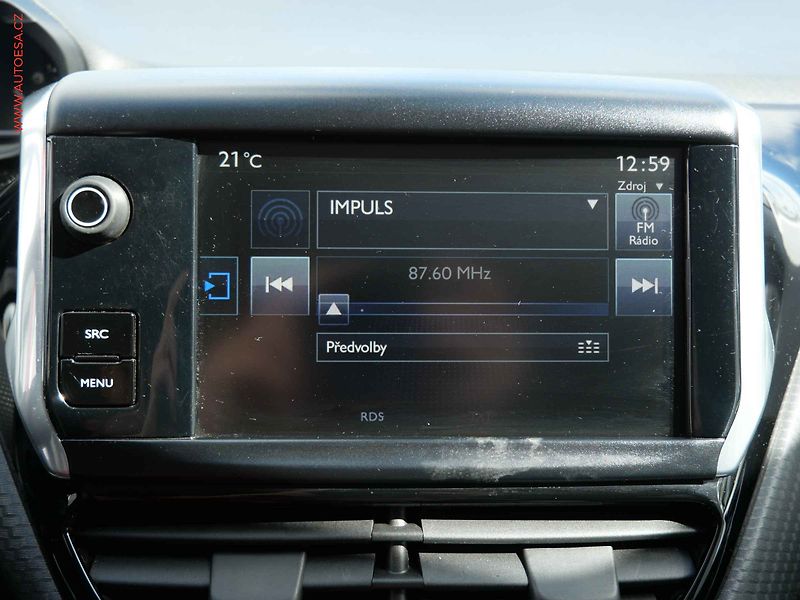 Peugeot 2008 (2015) 1.2 PT, 1.maj,ČR, Allure, AC - fotka 16 z 19