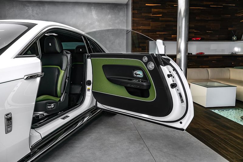 Rolls-Royce Spectre - fotka 19 z 29