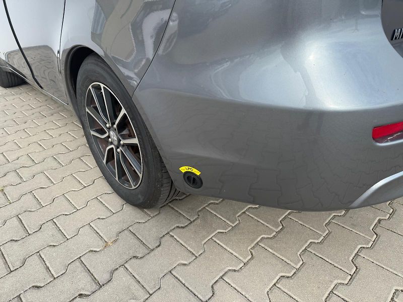 Mitsubishi Lancer 1.6i 86kW LPG - fotka 27 z 28