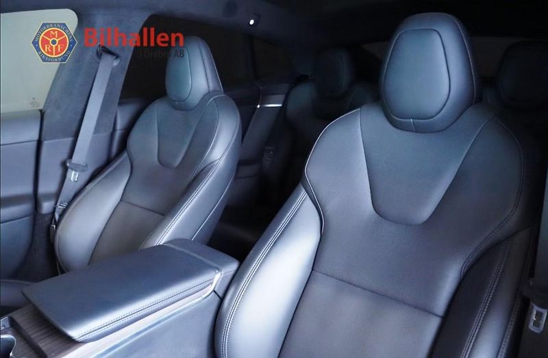 Tesla Model S LR AWD Vzduch Pano Kam Yoke - fotka 19 z 35