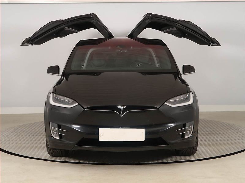 Tesla Model X (2016) 90D, SoH 84% - fotka 19 z 28