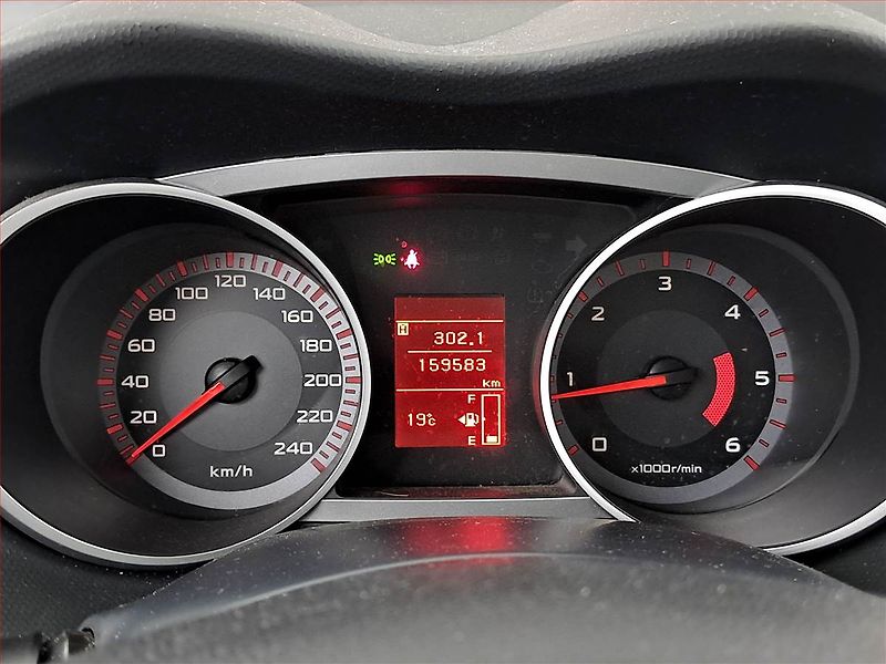 Mitsubishi Outlander (2009) 2.2 DI-D, 4X4, 7 míst, Tažné - fotka 11 z 15