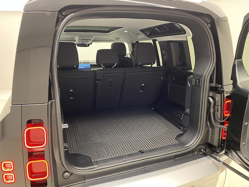 Land Rover Defender 110 D200 S AWD AUT CZ - fotka 6 z 46