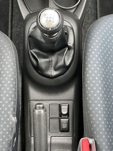 Toyota Yaris 1.3VVT-i 74kw KLIMA PŮVOD ČR  - fotka 19 z 38