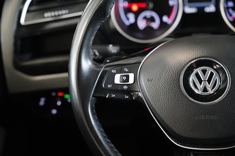 Volkswagen Touran - fotka 14 z 25
