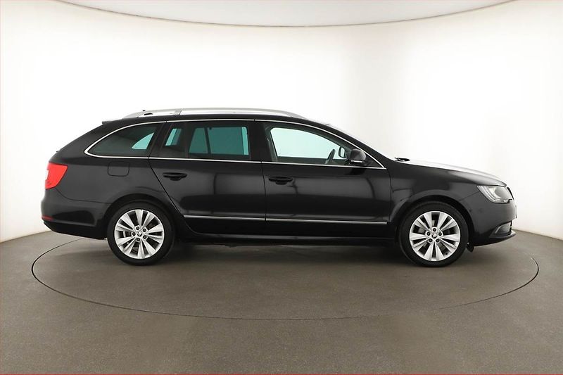 Škoda Superb (2015) Style 1.6 TDI, Kůže, Navi - fotka 6 z 17