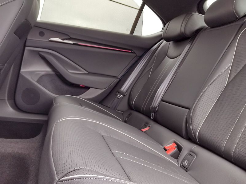 Škoda Superb (2025) SportLine 2,0 Tdi 110 Kw DSG S - fotka 32 z 44