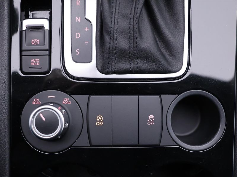 Volkswagen Touareg 3,0 TDI 150kW V6 CZ - fotka 31 z 39