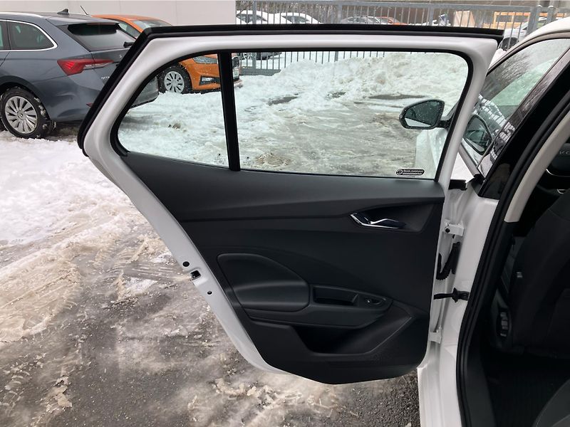 Škoda Fabia 1,0 MPI 59 kW Selection - fotka 25 z 29