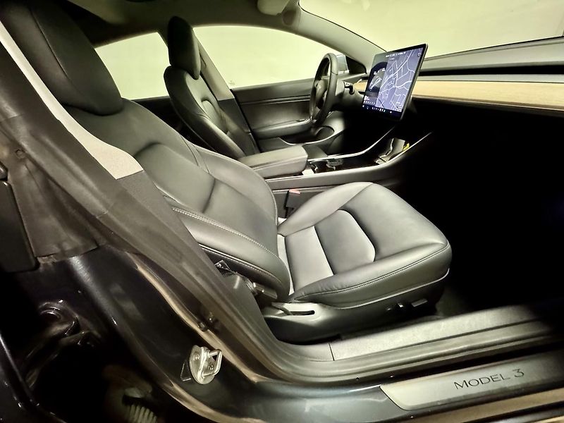 Tesla Model 3 LONG RANGE 4x4 1 MAJITEL - fotka 43 z 46