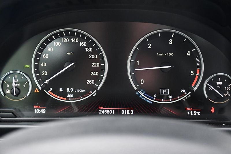 BMW Řada 5 530d xDrive ČR 2xKOLA - fotka 28 z 47