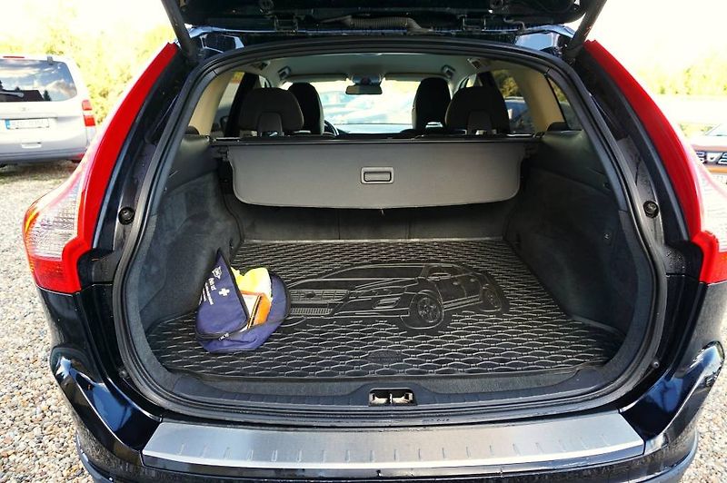 Volvo XC60 (2012) 2,0 D3 120 kW - fotka 11 z 35