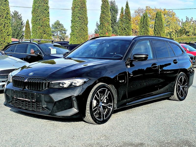 BMW Řada 3 (2023) 320e M-Sport PHEV - fotka 2 z 47