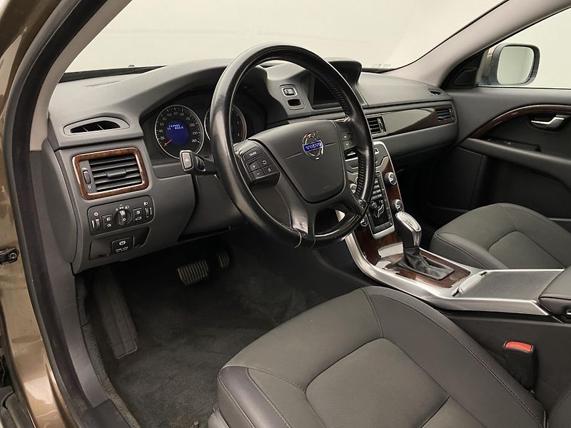 Volvo XC70 D4 AWD KINETIC AUT REZERVACE - fotka 4 z 38