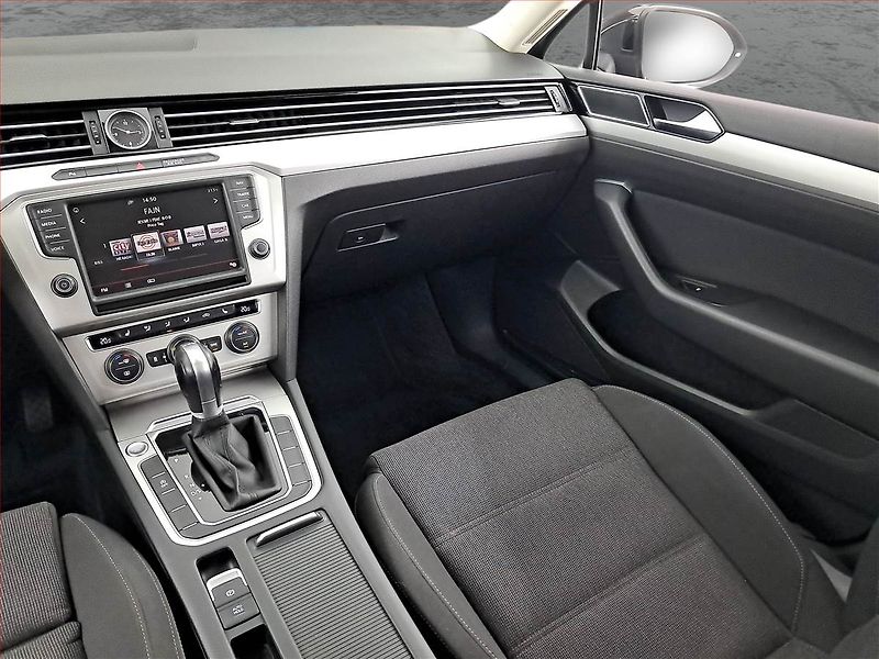 Volkswagen Passat (2016) 2.0 TDI, Automat, Navi - fotka 8 z 22
