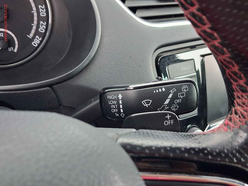 Škoda Octavia (2016) 2.0 TDi, RS Challange, DSG - fotka 13 z 24