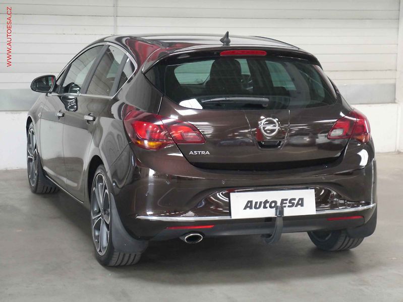 Opel Astra (2013) 1.6T, AT, park.čidla - fotka 4 z 20