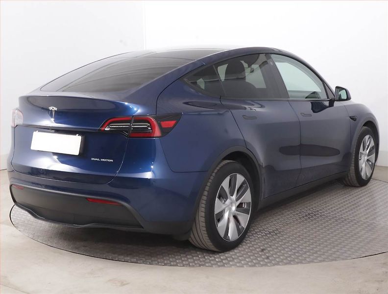 Tesla Model Y (2023) Long Range AWD 79kWh, SoH 94% - fotka 5 z 21