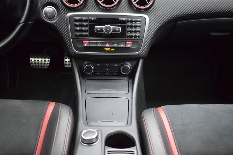 Mercedes-Benz Třídy A 2,0 i, 250 SPORT,aut,navi, - fotka 20 z 28