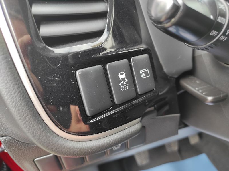 Mitsubishi Outlander 2.2D 110kW 6 st. MAN 4X4 7Míst - fotka 21 z 44