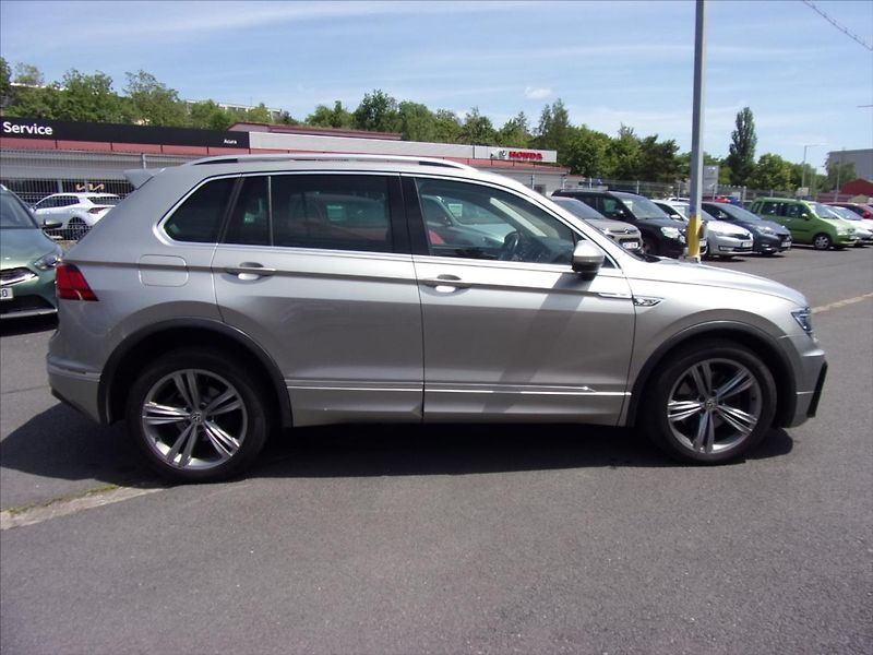 Volkswagen Tiguan 2,0 TSI R-Line 4Motion DSG - fotka 2 z 30