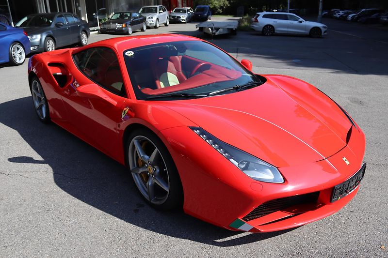 Ferrari 488 (2019) 488 GTB | 1. Majitel | ČR  - fotka 9 z 75