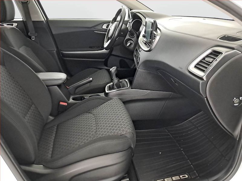 Kia Ceed (2022) 1.5 T-GDI, Serv.kniha - fotka 9 z 16