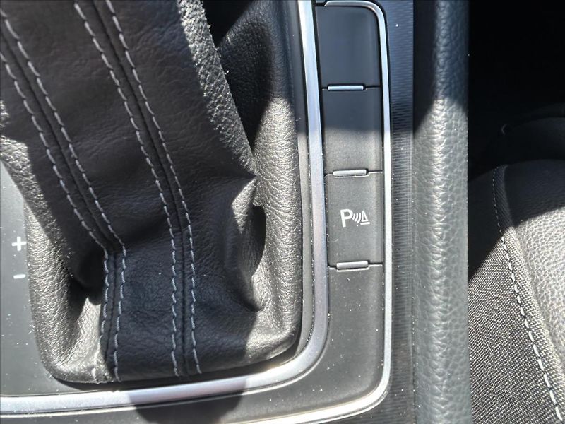 Volkswagen Golf 2,0 GTD Xen,Nav,Kůže,ACC,Kamer - fotka 14 z 38