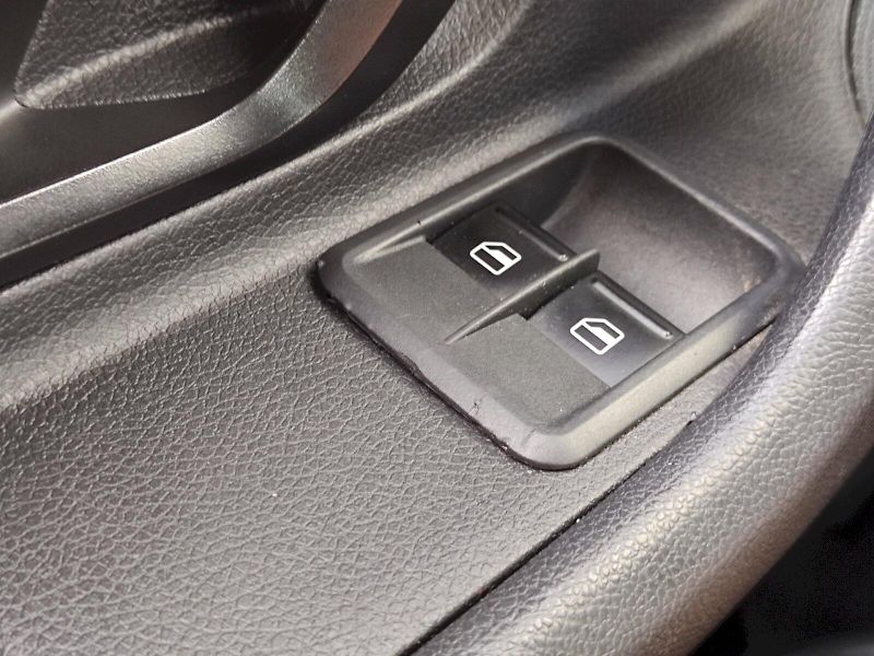 Škoda Fabia (2011) combi Ambiente 1,2 Tsi 63 Kw - fotka 19 z 27