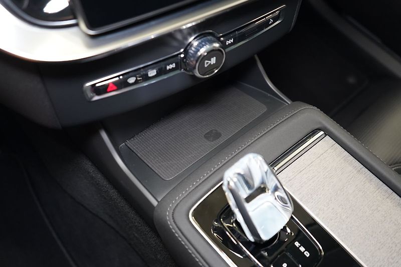 Volvo XC90 T8 PLUS Dark, Head-up, 360° - fotka 40 z 50