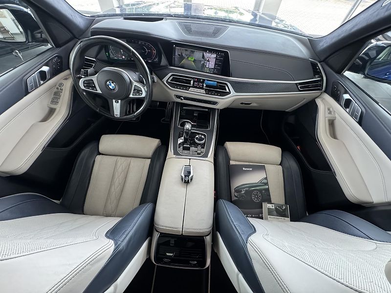 BMW X7 (2022) xDrive 40d M Sports - fotka 9 z 42