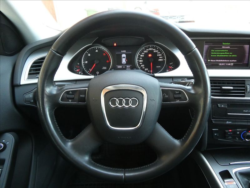 Audi A4 2,0 TDi 125kW serviska,NAVI - fotka 29 z 40