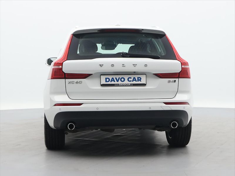 Volvo XC60 2,0 B4 Drive-E MomentumPro AWD - fotka 6 z 28