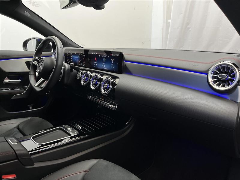 Mercedes-Benz CLA 200d Shooting Brake AMG Style - fotka 14 z 22