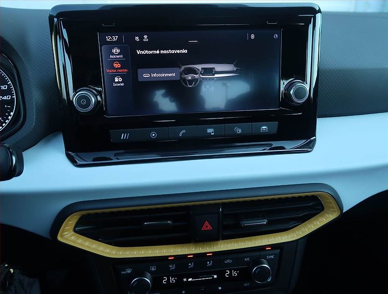 Seat Arona (2021) 1.0 TSI, Tempomat - fotka 12 z 16