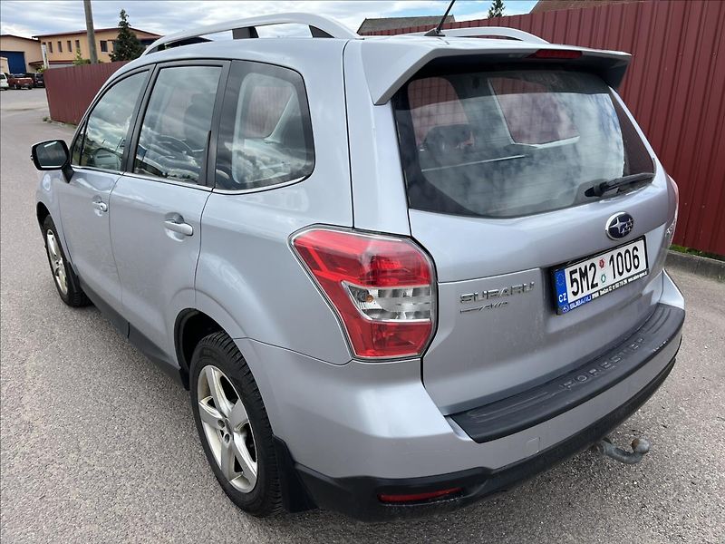 Subaru Forester 2,0 D-L 108KW 4x4 TZ ČR SERVIS - fotka 8 z 41