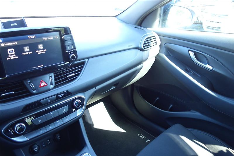 Hyundai i30 1,4 T-GDi,ČR,1 MAJ.,52TIS.KM. - fotka 38 z 44