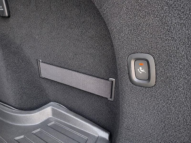 Volvo V90 (2019) 2.0 D4 140kW MOMENTUM - fotka 28 z 32