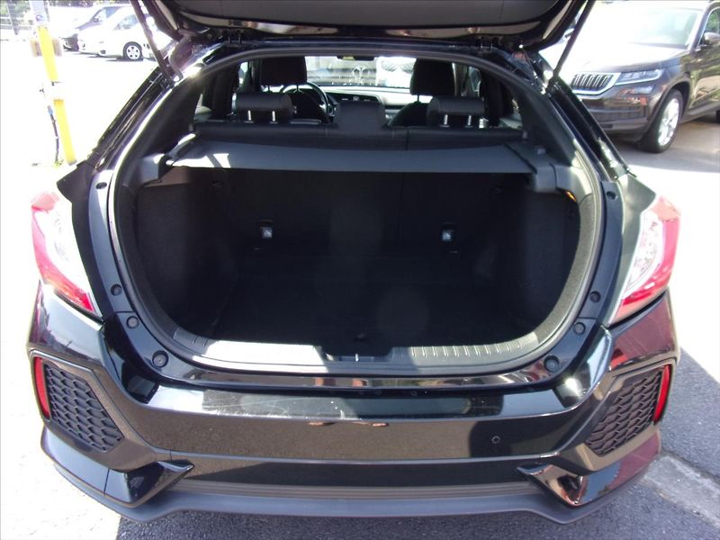 Honda Civic 1,0 i-VTEC TURBO Elegance - fotka 12 z 26