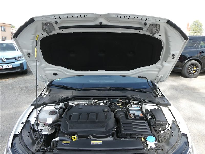 Volkswagen Golf 2,0 TDi VIII 2x kola,LED,CEBIA - fotka 37 z 49