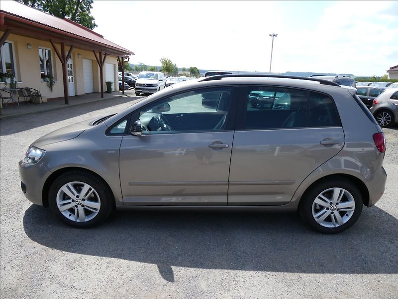 Volkswagen Golf Plus 1,2 TSi 77kW Match, auto klima - fotka 6 z 51