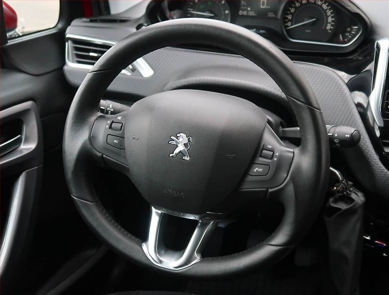 Peugeot 2008 (2019) 1.2 PureTech, ČR,1.maj - fotka 19 z 19