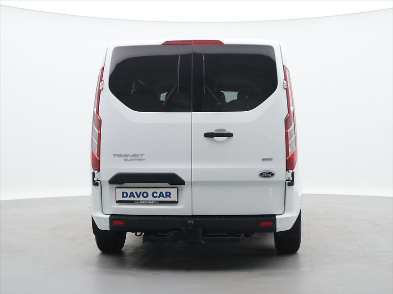 Ford Transit Custom 2,0 EcoBlue 136kW Titanium L2 - fotka 6 z 28