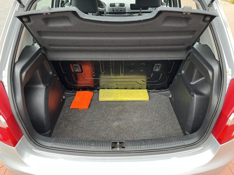Škoda Fabia 1.2 HTp Special - fotka 22 z 36